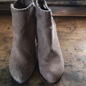 Aerosoles suede-like booties